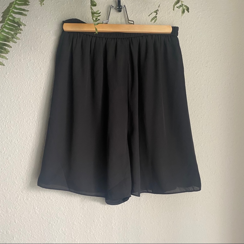 Iora high waisted dress shorts size medium
